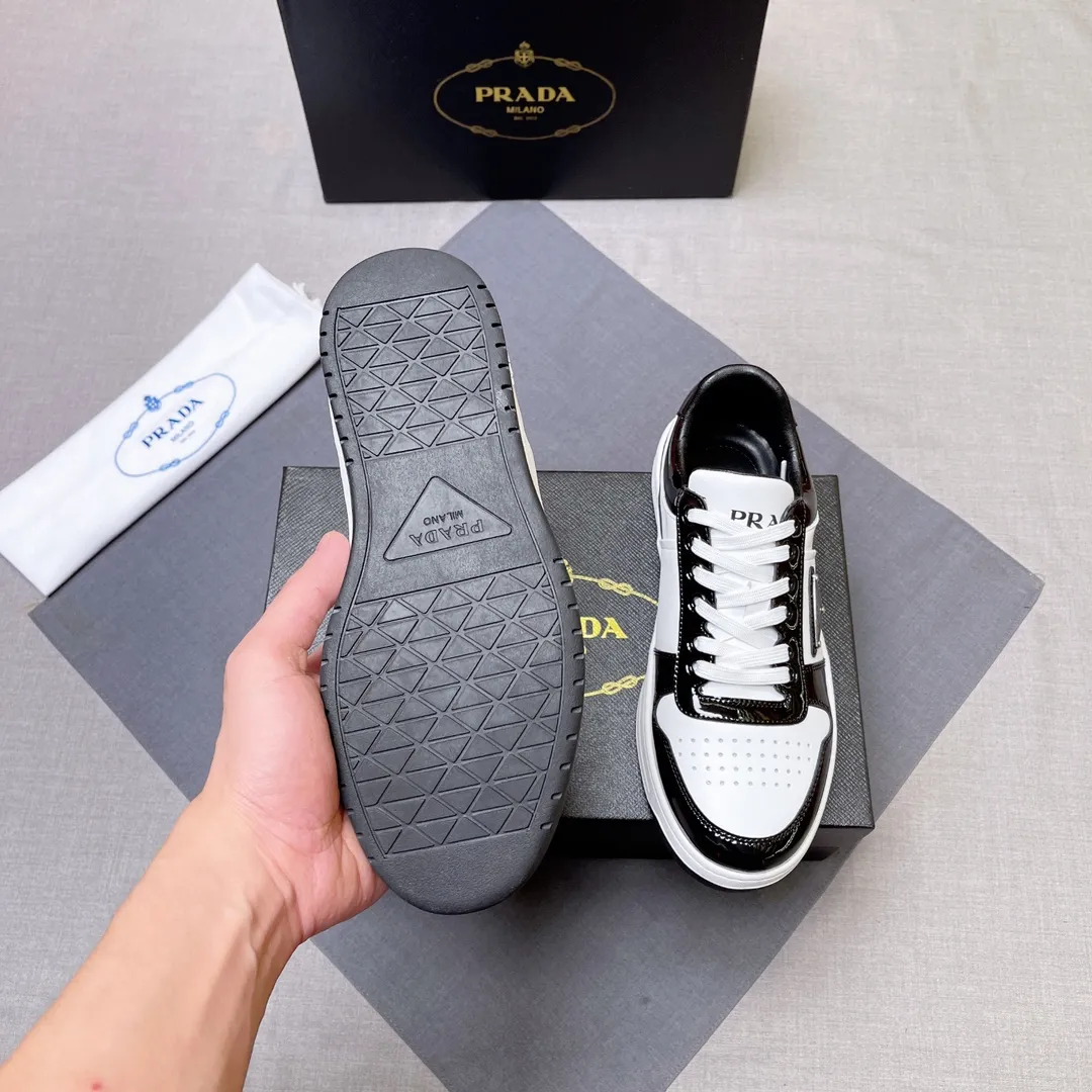P380 Prada Prada's new men's leather sneakers, the highest version on the market, any comparison is welcome🆚! The original leather has excellent texture and is super high-end! Fetal sheep net lining imported from Italy, removable pad! Luxurious materials and fine workmanship, highly recommended! Code number 38-45 No. 058